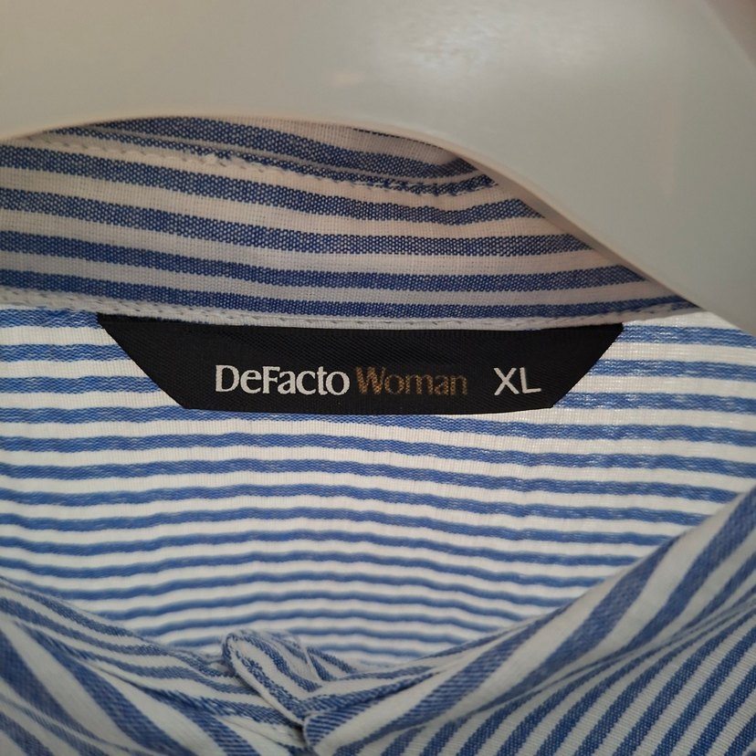 Düğmeli Çizgili Mavi Keten Kadın Gömlek - Görsel 3