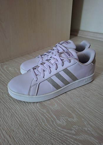 Adidas Beyaz Bağcıklı Kadın Spor Ayakkabı - Görsel 2