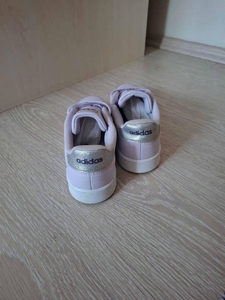 Adidas Beyaz Bağcıklı Kadın Spor Ayakkabı - Görsel 3