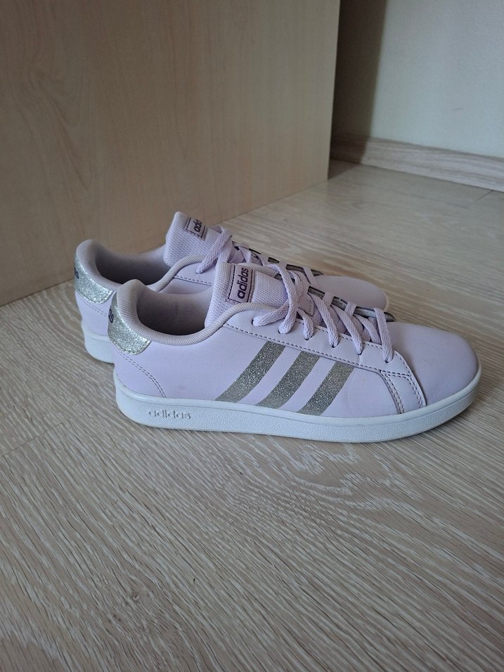 Adidas Beyaz Bağcıklı Kadın Spor Ayakkabı - Görsel 4