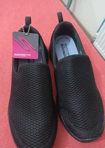36 Beden siyah Renk Skechers 36 numara yürüyüş ayakkabısı