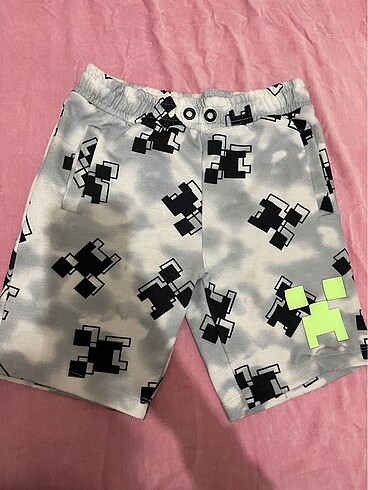 Minecraft lisanslı short 7-8 yaş