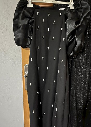 Uzun Siyah Nakışlı Gotik Elbise