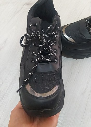 39 Beden Siyah Kadın Dolgu Topuk Spor Ayakkabı