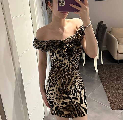 Kısa leoparlı elbise