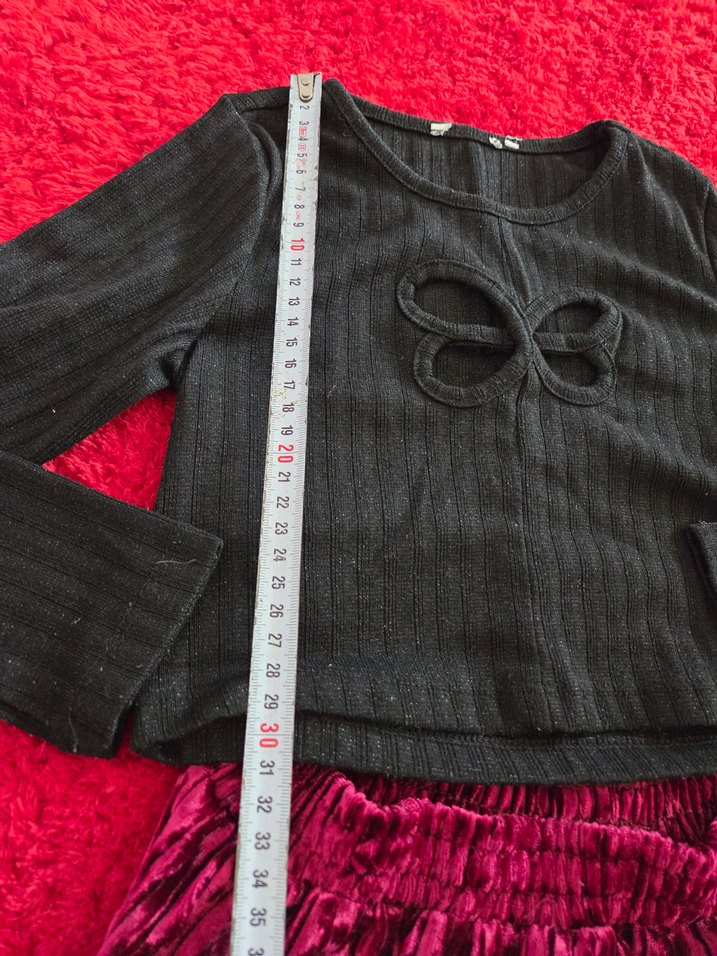 Uzun Kollu Fiyonklu Siyah Üst ve kadife Şort Takım - Görsel 3