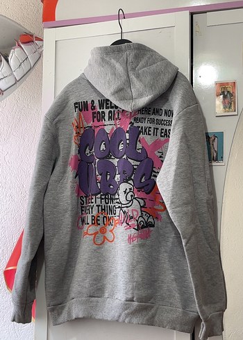 Gri Kapüşonlu Baskılı Oversize Sweatshirt