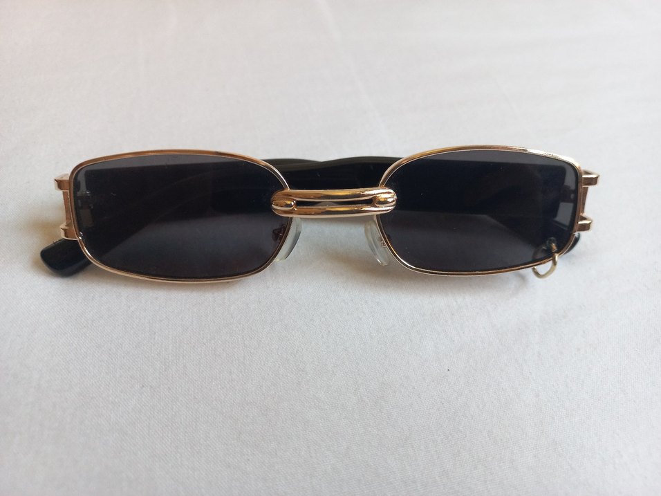 Güneş gözlüğü siyah, altın çerçeveli - Görsel 2
