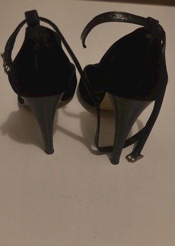 Kadın Siyah Süet Tokalı İnce Topuklu Ayakkabı - Görsel 3