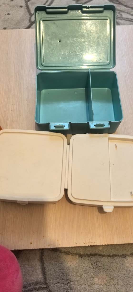 Çocuklar için renkli beslenme kutuları ve suluk - Görsel 4