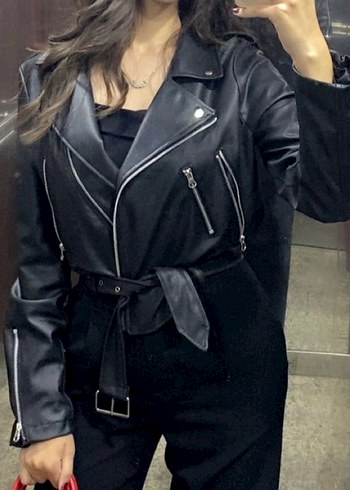 Zincir Detaylı Siyah Deri Ceket - Görsel 3