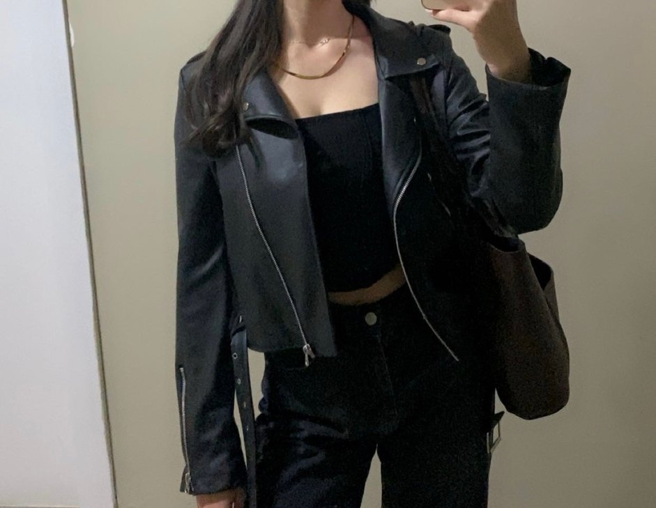 Zincir Detaylı Siyah Deri Ceket - Görsel 4