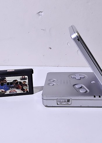 Nintendo NİNTENDO SP 001 OYUN KONSOLU GRİ RENK VE FIFA SOCCER 2005 OYUN K