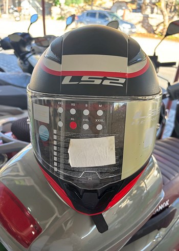 Kırmızı Baskılı Buckle'lı Motosiklet Kaskı - Görsel 2