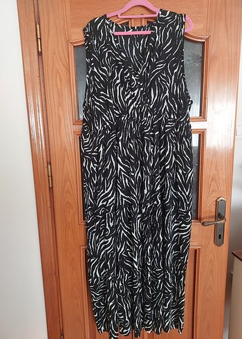 Siyah Zebra Desenli Uzun Pilili Elbise