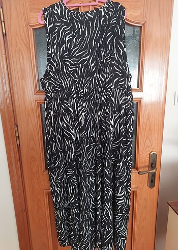 52 Beden siyah Renk Siyah Zebra Desenli Uzun Pilili Elbise