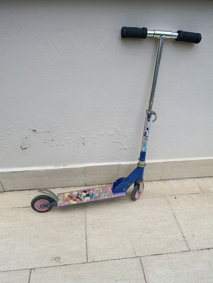Renkli Çocuk Scooter'ı Mickey Temalı - Görsel 2