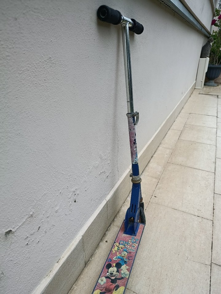 Renkli Çocuk Scooter'ı Mickey Temalı - Görsel 3