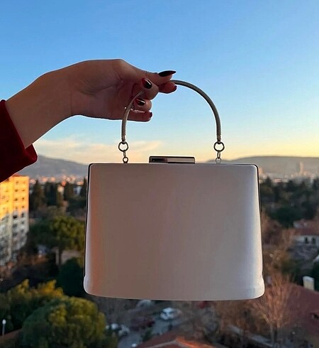 Diğer Gümüş rengi kulplu şık çanta