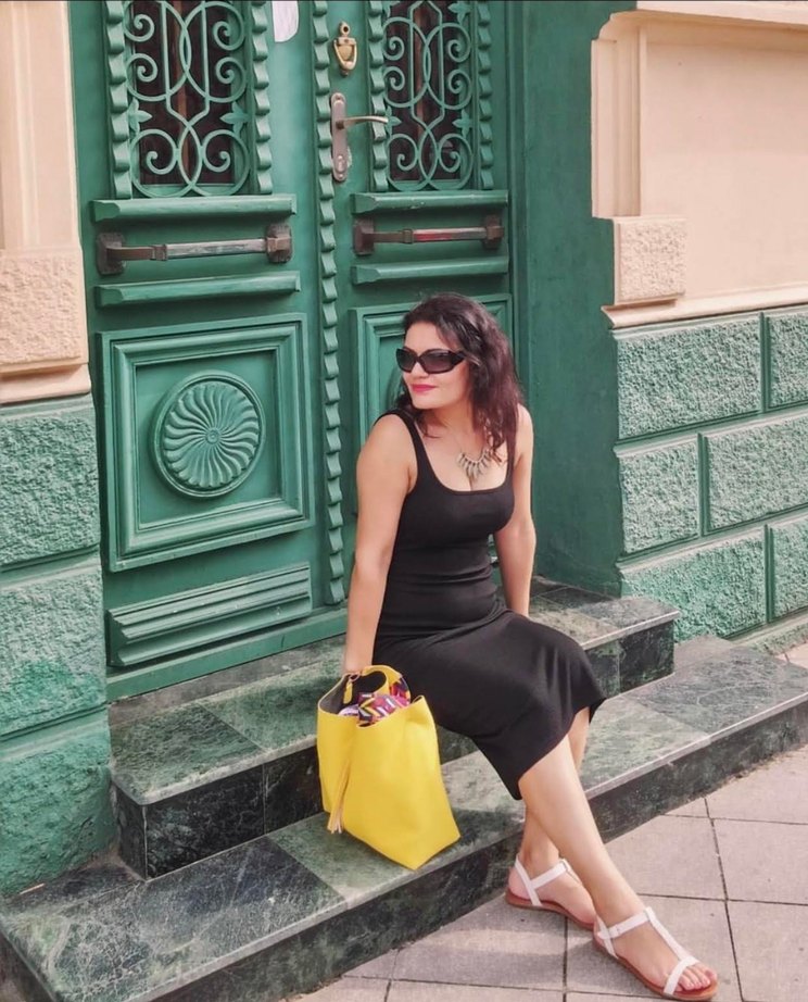 Siyah kare Yakalı Midi Kalem Elbise - Görsel 4