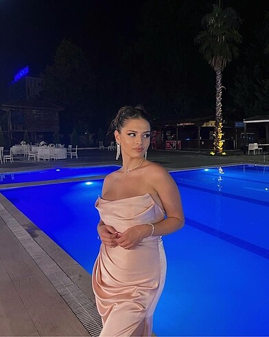 Gigii's Gigii's gece elbisesi