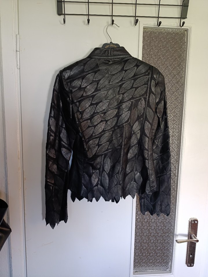 Deri ve Tül Siyah Yaprak Desenli Kısa Ceket - Görsel 2