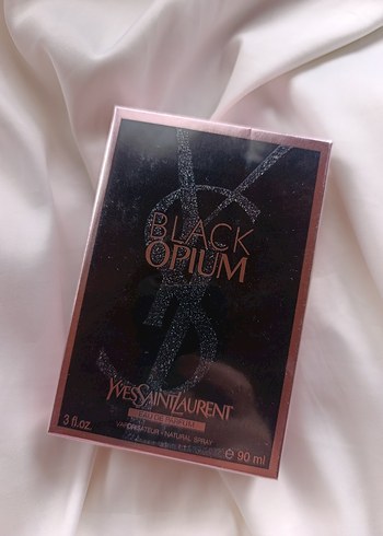Yves Saint Laurent Yves Saint Laurent Black Opium Kadın Parfümü 90 ml