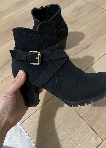 Siyah Süet Tokalı Blok Topuklu Kadın Bot - Görsel 4