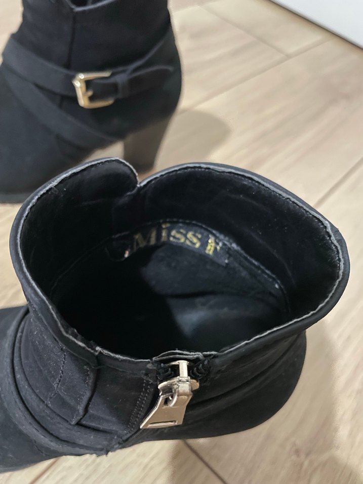 Siyah Süet Tokalı Blok Topuklu Kadın Bot - Görsel 3