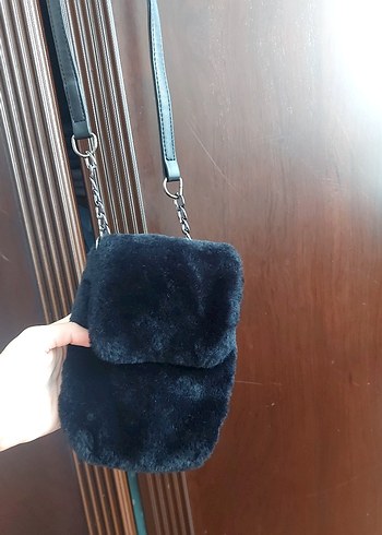 Siyah Peluş Detaylı Kadın Çanta