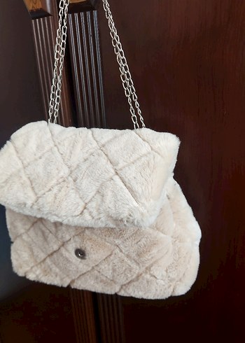 Peluş Detaylı Bej Kadın Omuz Çantası