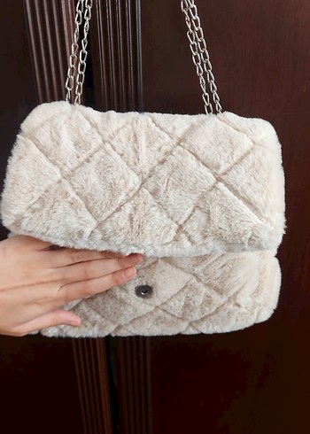 Zara Peluş Detaylı Bej Kadın Omuz Çantası