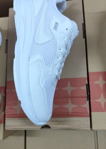 Beyaz Erkek Nike Bağcıklı Spor Ayakkabı
