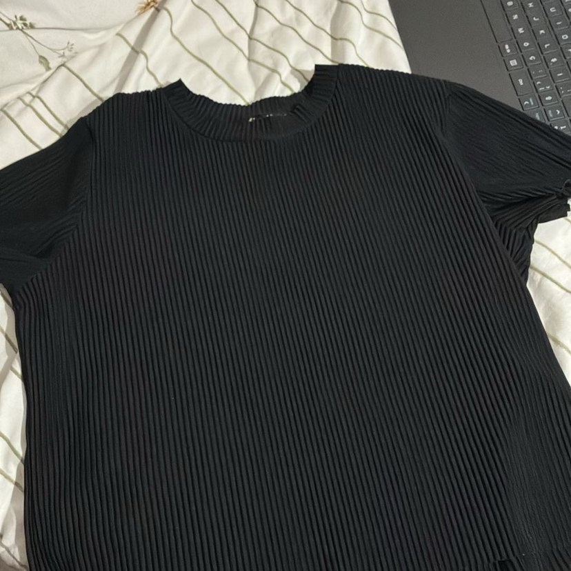 Kadın Siyah Piliseli Uzun Kollu tişört - Görsel 3