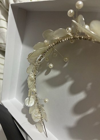 Beyaz Boncuklu Modern gelin tacı - Görsel 4