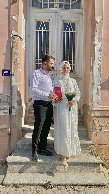 Beyaz elbise 2 saat giyildi cok iyi durumda