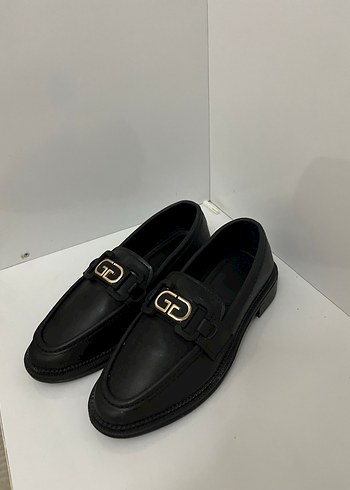 Klasik Siyah Deri Tokalı Kadın Loafer
