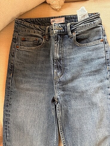 Zara Jean, Pantolon