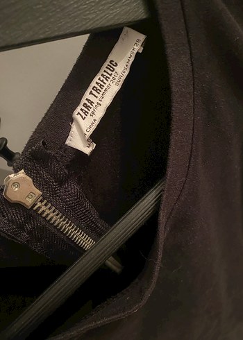 Siyah Süet Yüksek Yakalı Kolsuz Kadın Atlet - Görsel 2