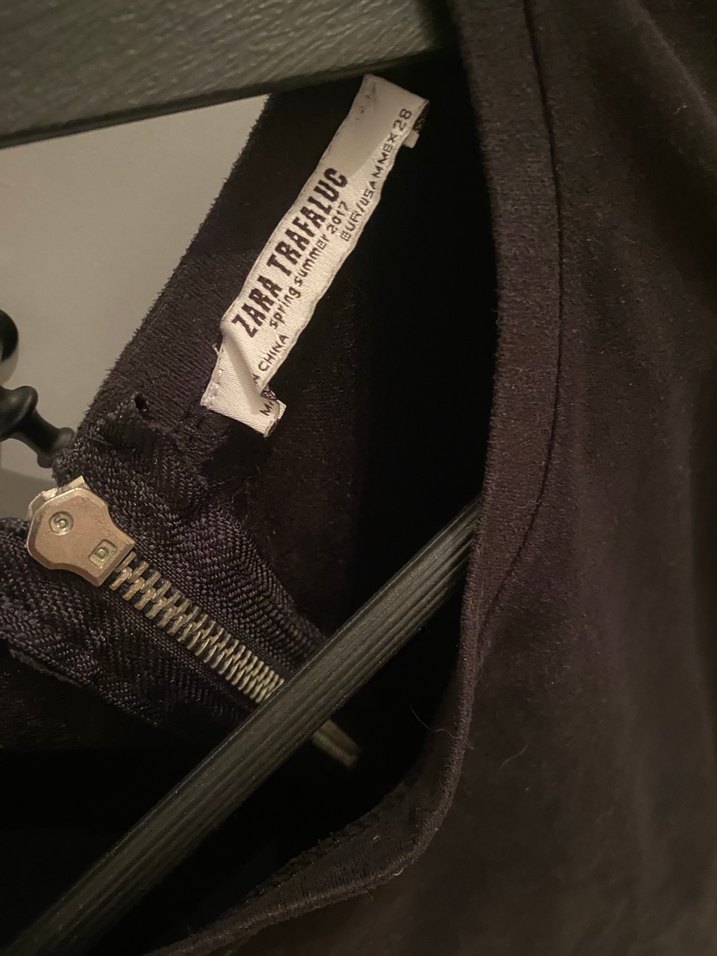 Siyah Süet Yüksek Yakalı Kolsuz Kadın Atlet - Görsel 2