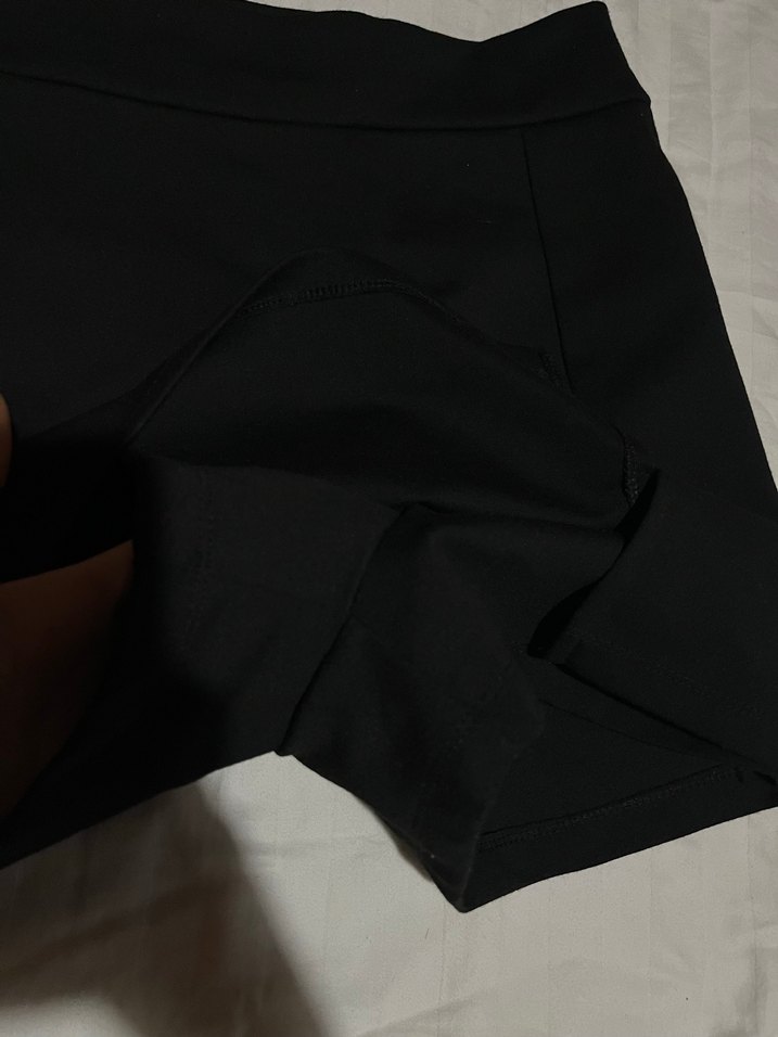 Siyah Yırtmaçlı Etek - Görsel 3