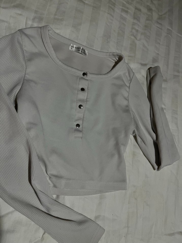 Beyaz Düğmeli Crop - Görsel 3