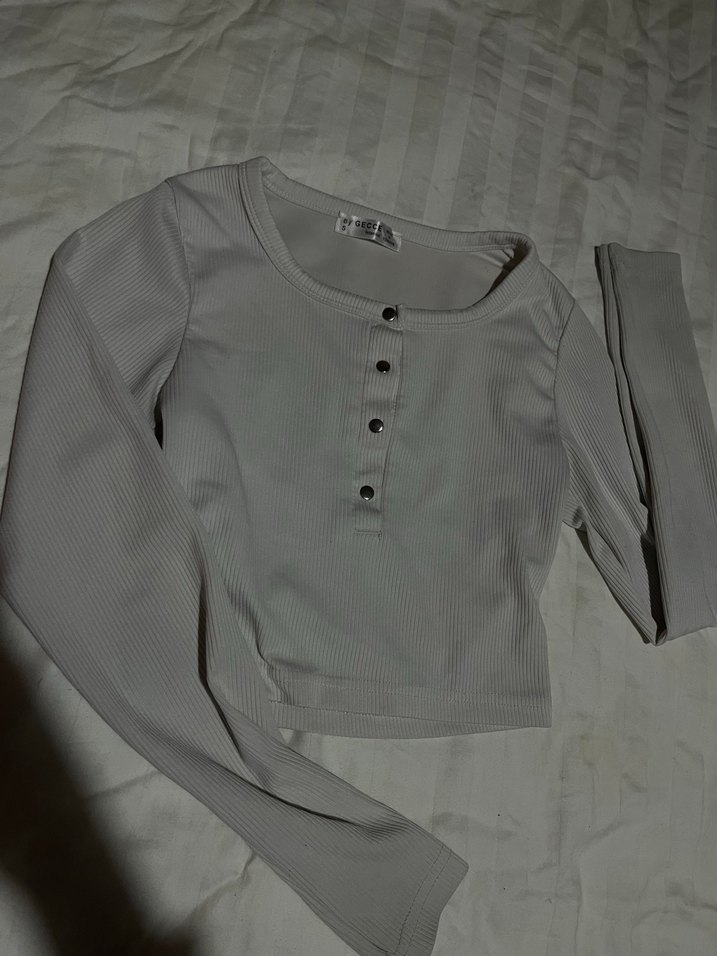 Beyaz Düğmeli Crop - Görsel 4