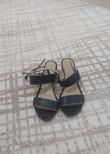 Diğer Siyah Kadın Dolgu Topuklu Sandalet