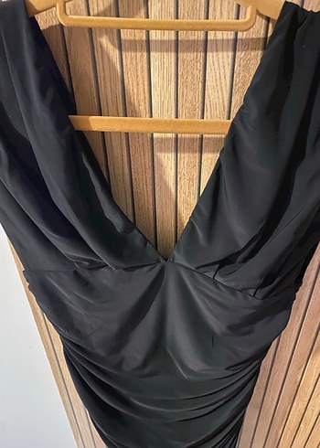 Açelya Okçu Siyah Drapeli V Yaka Kisa Abiye Elbise - Görsel 5