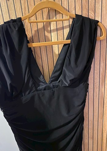 Açelya Okçu Siyah Drapeli V Yaka Kisa Abiye Elbise - Görsel 7