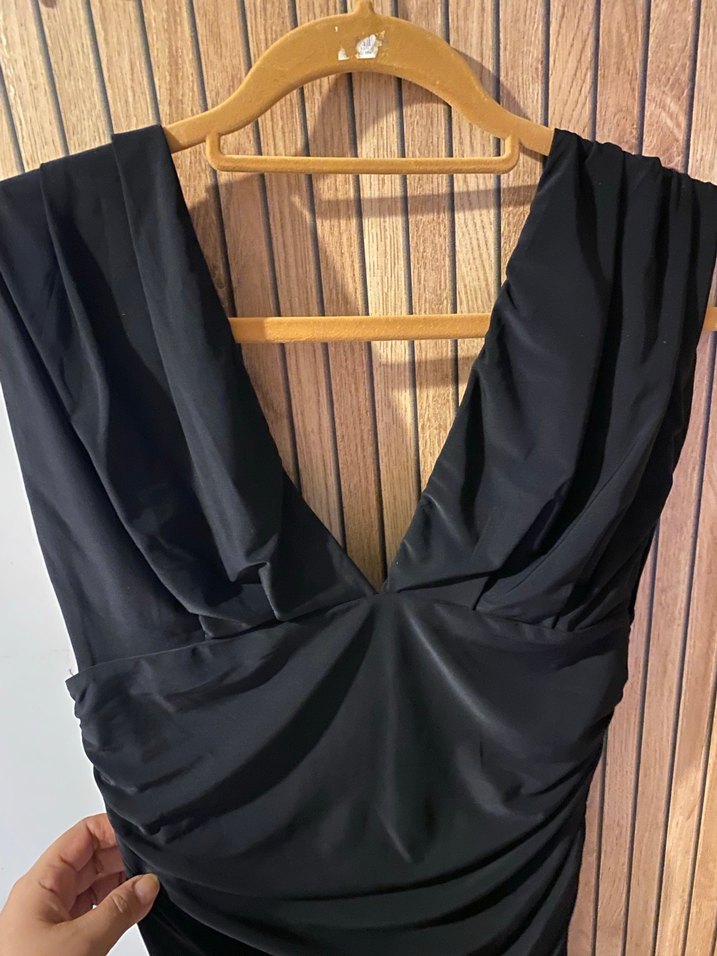Açelya Okçu Siyah Drapeli V Yaka Kisa Abiye Elbise - Görsel 3