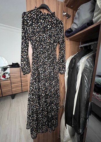 Desenli Pilili Siyah Uzun Kollu Uzun Elbise - Görsel 2