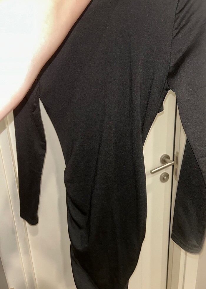 Dekolteli Siyah Elbise - Görsel 3