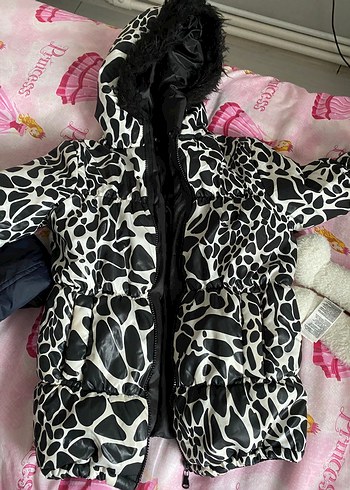 Kız Çocuk Zebra Desenli Kürklü Kapüşonlu Mont